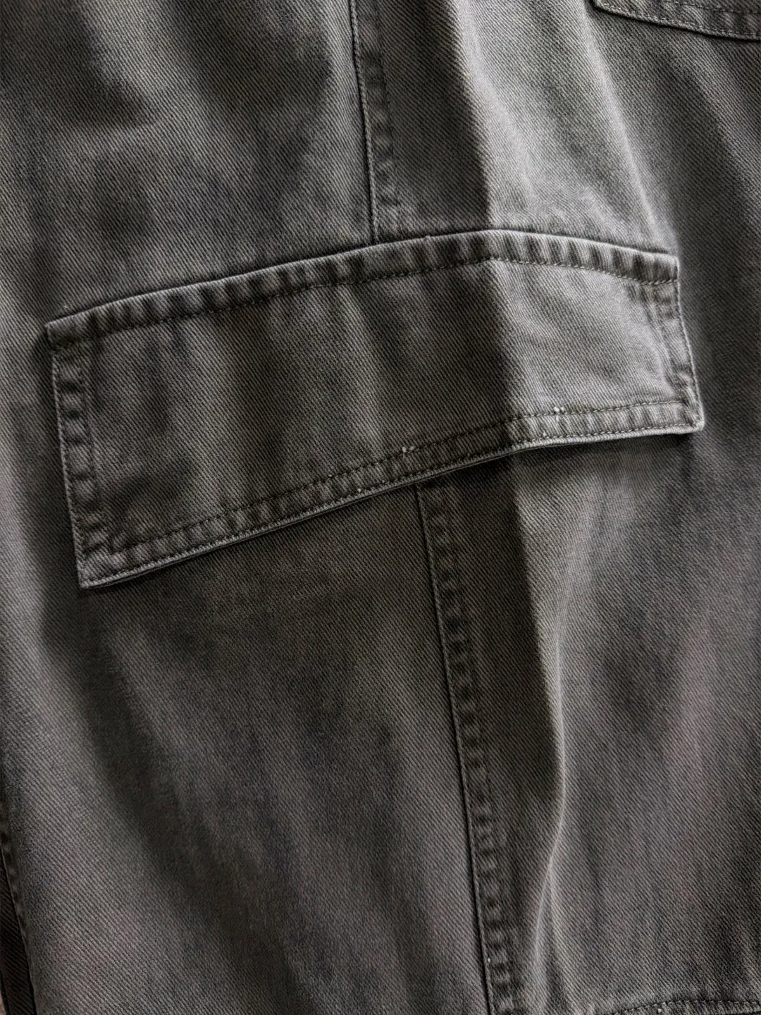 Next day shipment P195 Balenciaga High Quality 2026 Autumn and Winter New Arrival elastic band casual pants, counter-customized fabrics, Breathable, high comfort, impeccable details, brand element design concept, reflecting high quality. It feels delicate and soft! It presents a casual cut and the upper body shape is great! Sizes:S-3XL